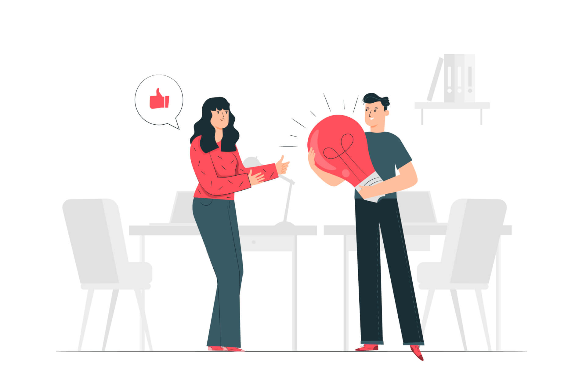 Ein Mann und eine Frau stehen nebeneinander, der Mann hält eine riesige Glühbirne